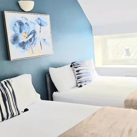 Blue Comfy Apartment With Double Beds And Free Parking Sleeps 4 Darwen Exterior photo