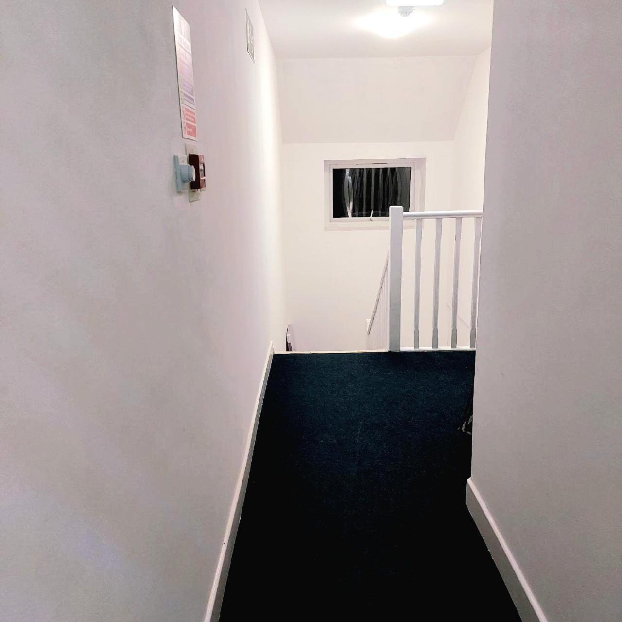 Apartment Blue Comfy With Double Beds And Free Parking Sleeps 4 Darwen