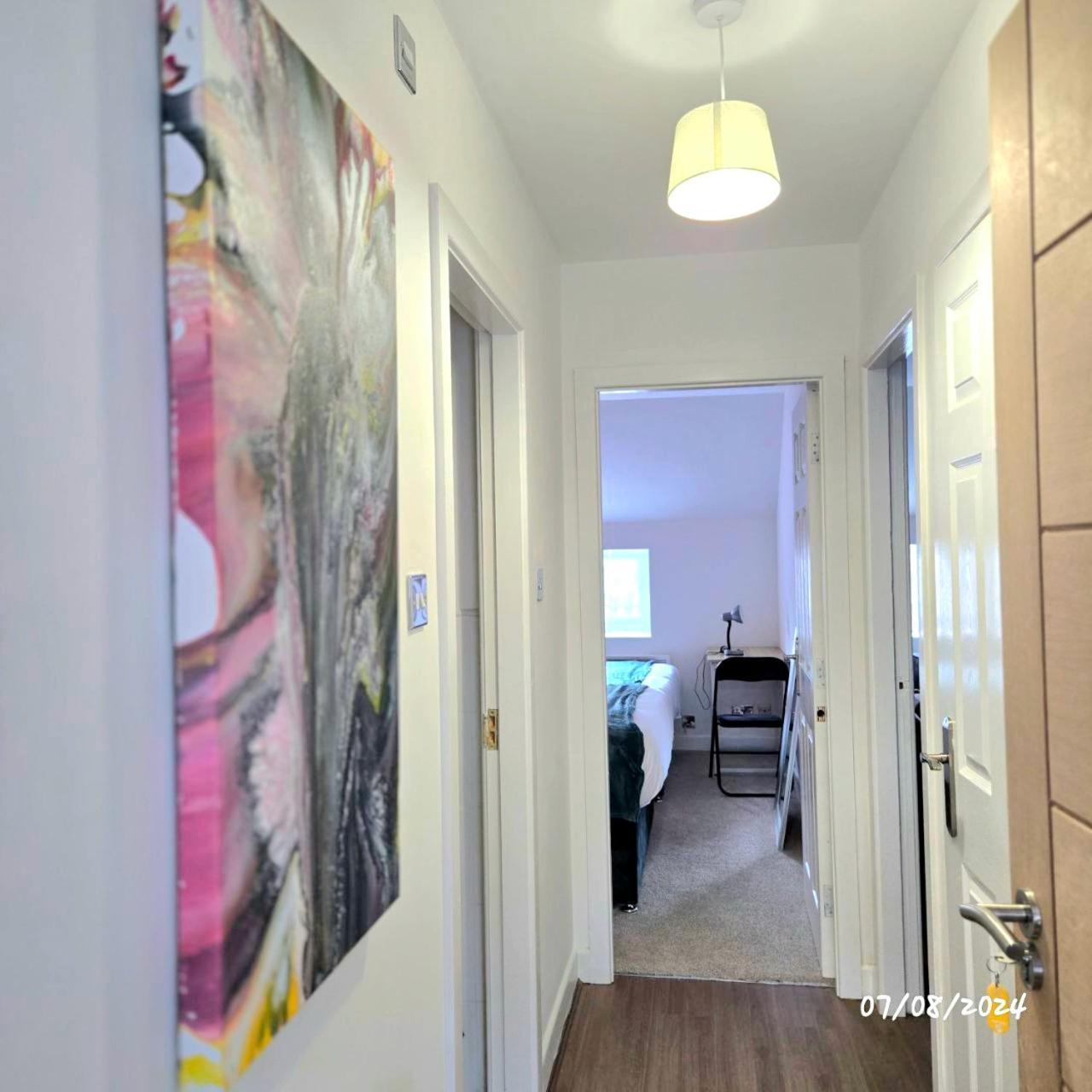 Blue Comfy With Double Beds And Free Parking Sleeps 4 Darwen