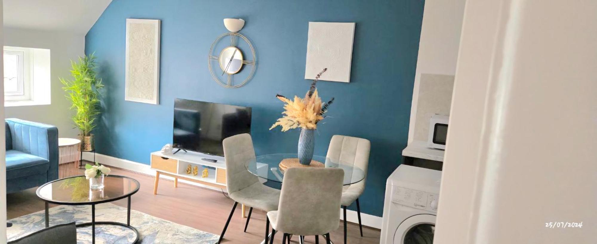 Apartment Blue Comfy With Double Beds And Free Parking Sleeps 4 Darwen