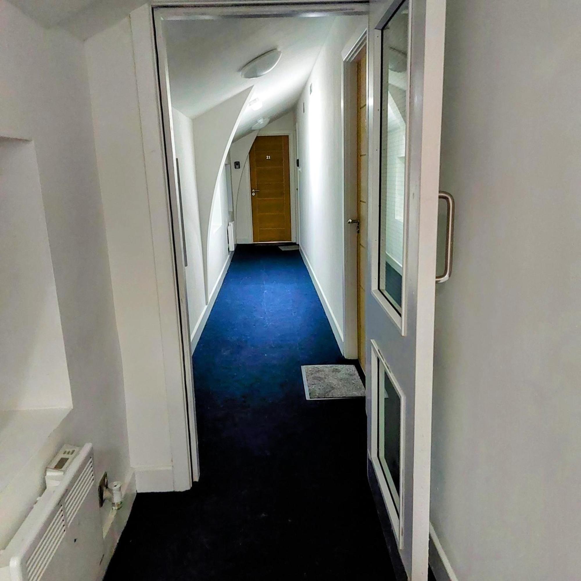 Blue Comfy With Double Beds And Free Parking Sleeps 4 * Darwen