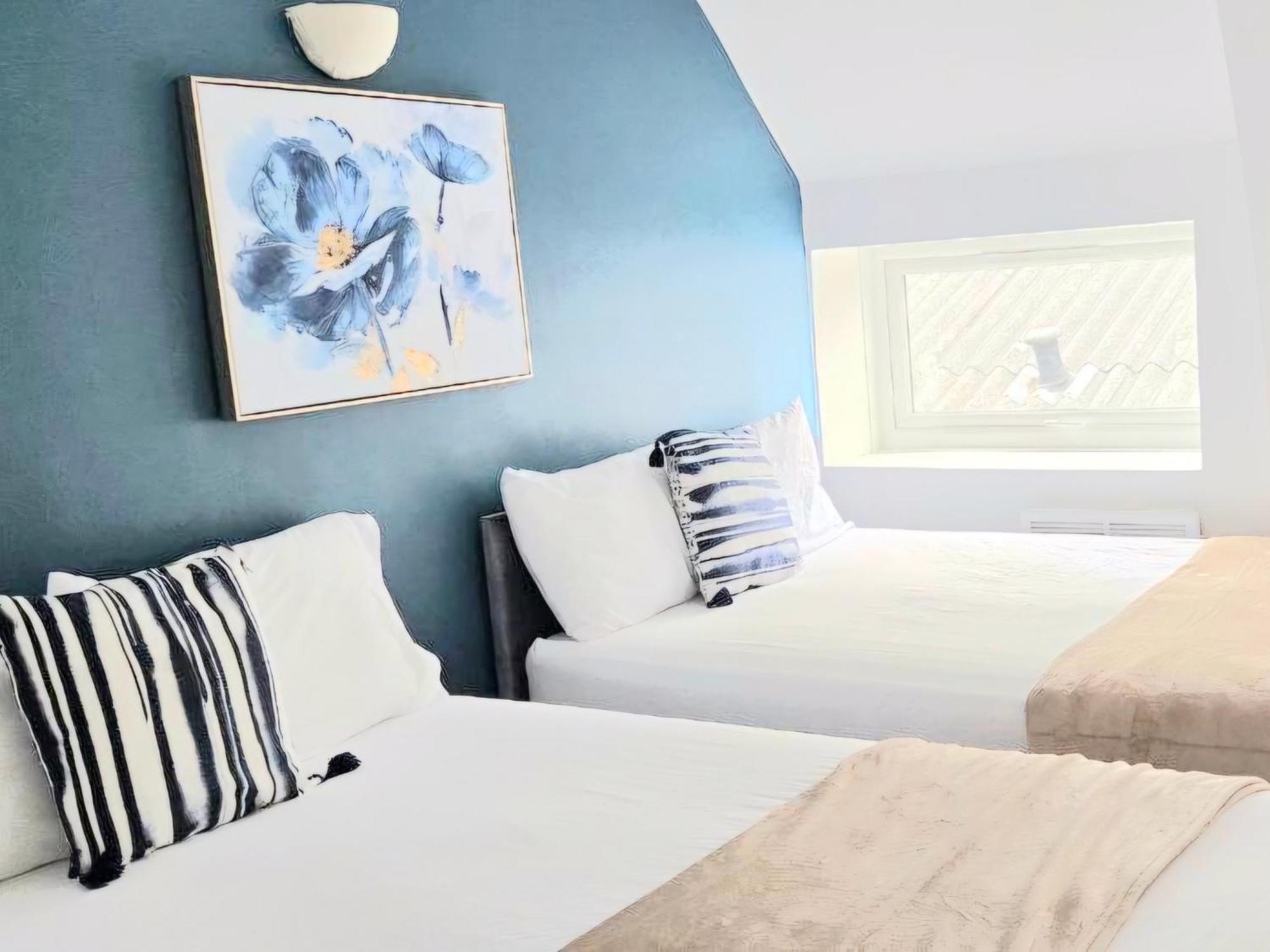 Apartment Blue Comfy With Double Beds And Free Parking Sleeps 4 Darwen